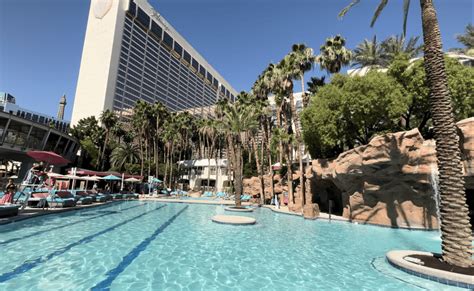 flamingo las vegas pool closed.